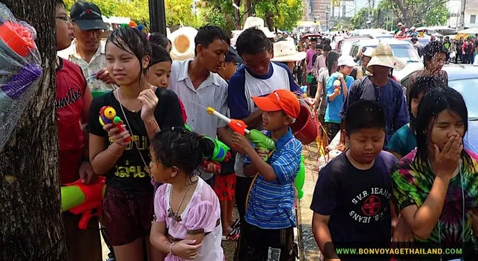 Le Festival Songkran à Chiang Mai - Fusil a eau
