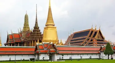 Grand Palace and The Emerald Buddha Tour