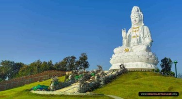 wat huay pla kang or big biddha in chiang rai