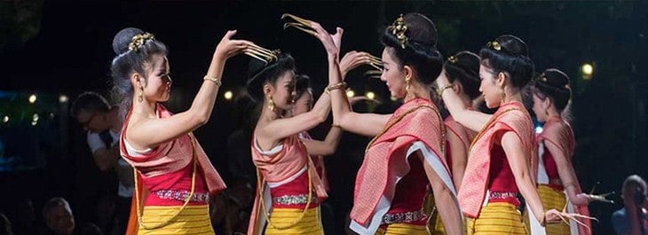 fingernails dance at old chiang mai cultural center