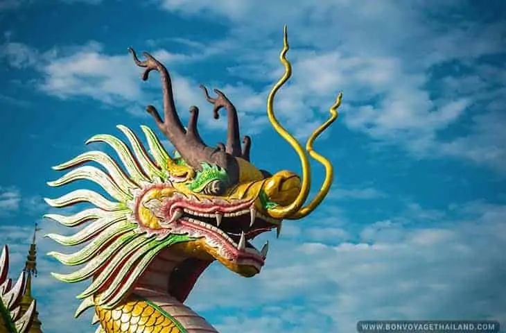 Tête de dragon à Wat Huay Pla Kang
