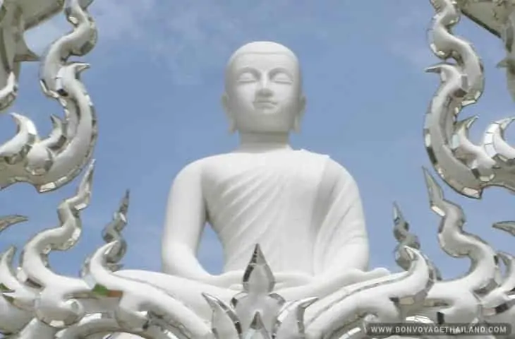 statue Buddha au Temple Blanc