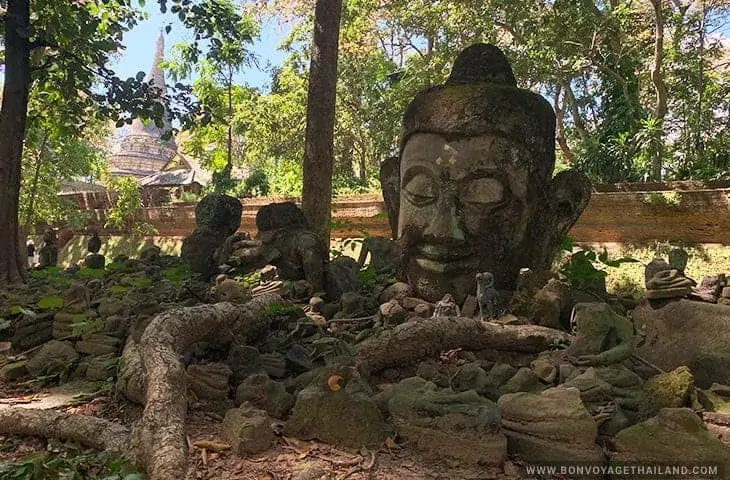 Statue au temple Wat Umong