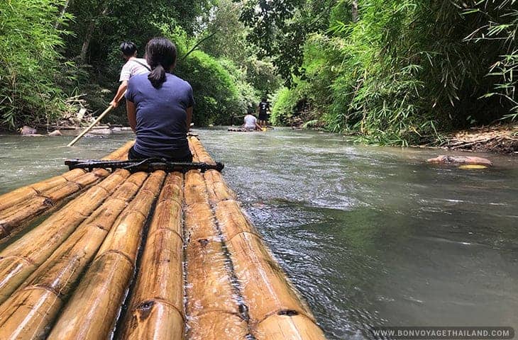 Rafting en bambou sur la rivière Mae Wang