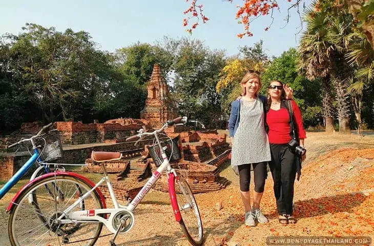 Tourists with bikes at Wiang Kum Kam