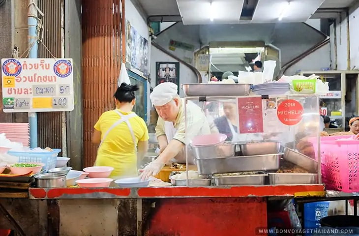 Nourriture de rue du quartier chinois de Bangkok