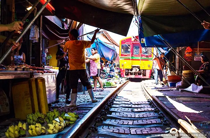 Mae Klong Railway Market Closing Uumbrella